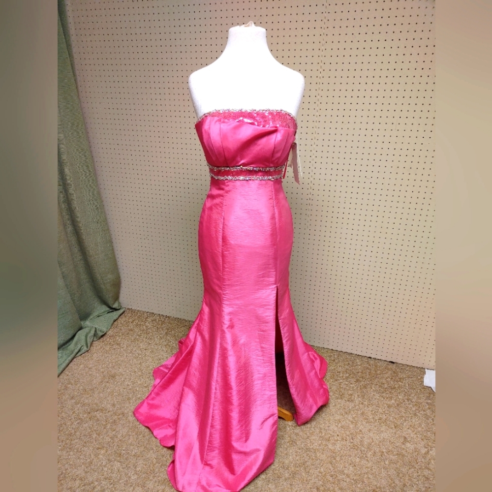 Mystic Formal Prom dress. Hot pink fit and flate. Size 6. Taffeta with sequins.